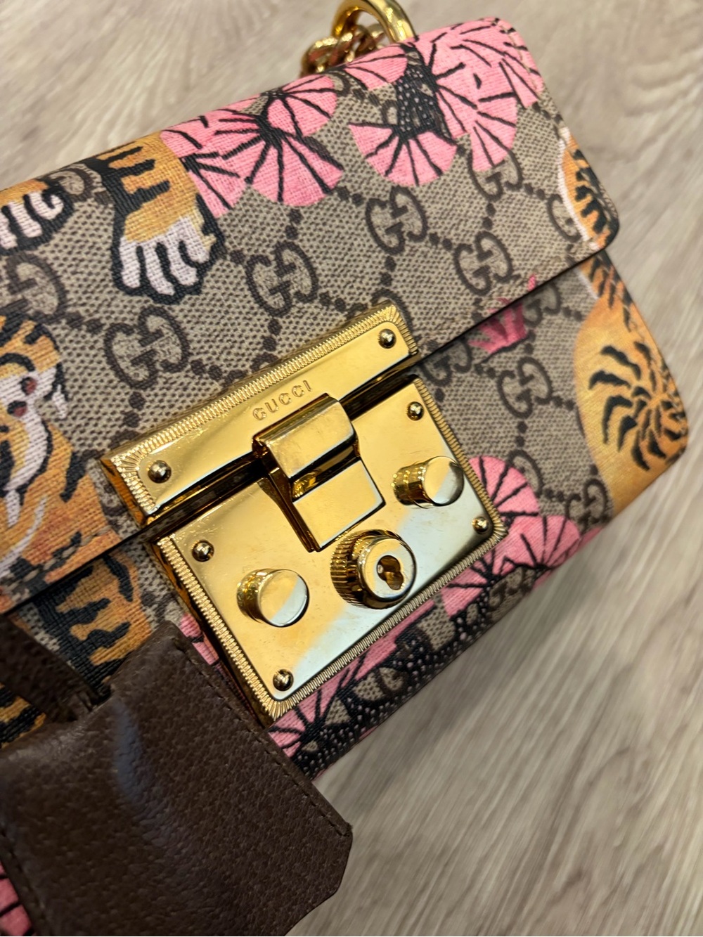 Gucci Brown GG Canvas Shoulder Bag with Pink & Tan Tiger Print - Picture 2 of 4